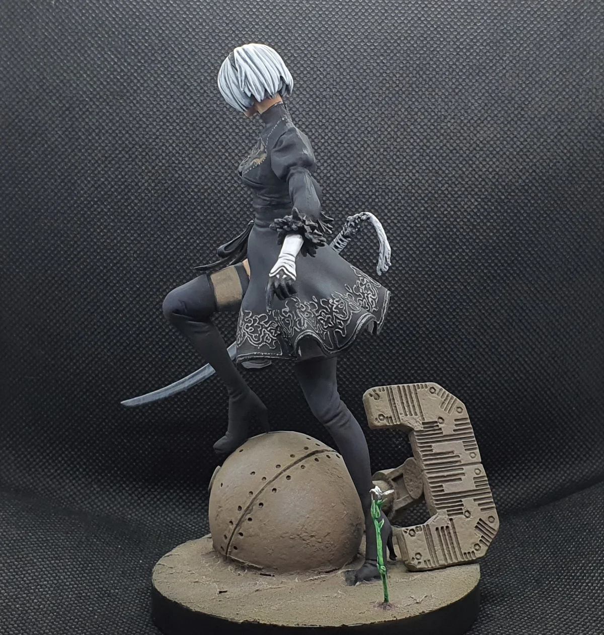 2B | Putty & Paint